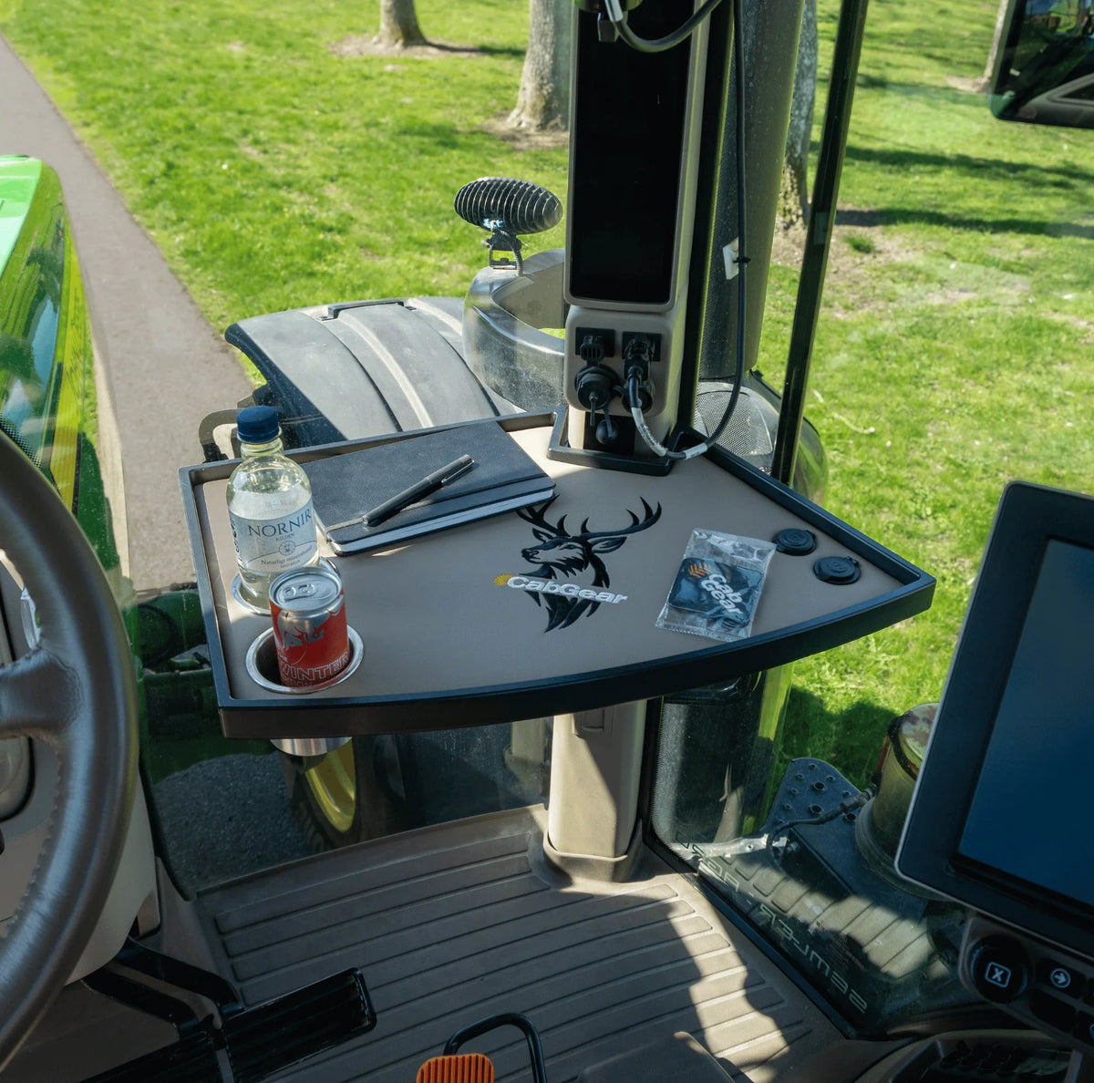 CabTable™ for John Deere 8200R