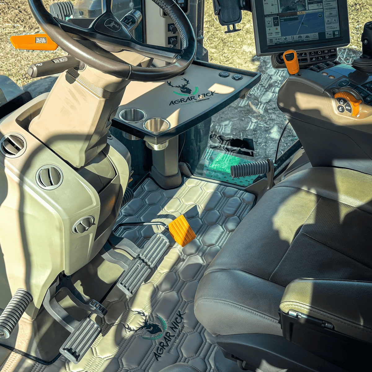 CabTable™ for John Deere 8R